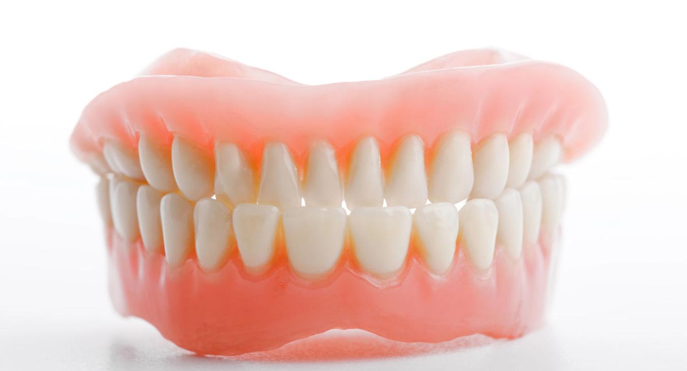 Dentier : notre guide complet sur la prothèse dentaire amovible