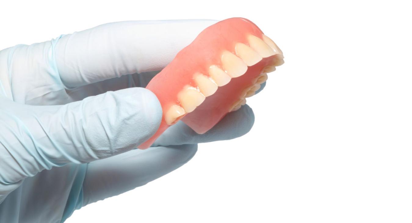 Prothèse dentaire : comment remplacer une ou plusieurs dents ?